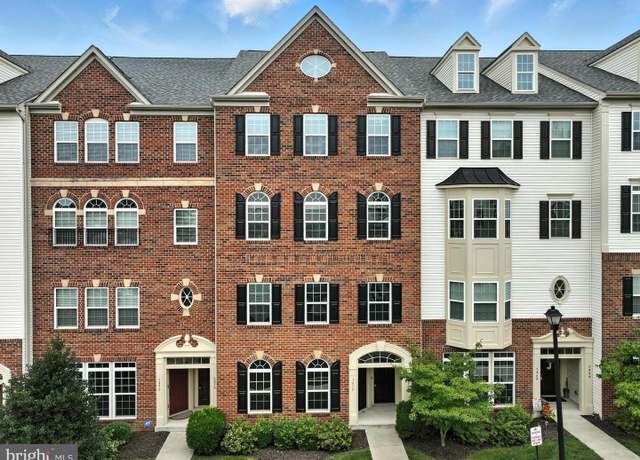 Property at 7470 Brunson Cir Unit 9H, Gainesville, VA 20155, 3 beds, 2.5 baths