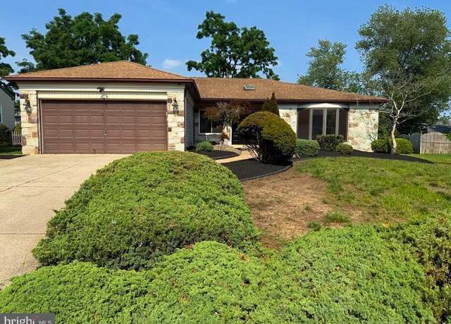 Property at 4 W Brook Dr, Cherry Hill, NJ 08003, 4 beds, 2.5 baths