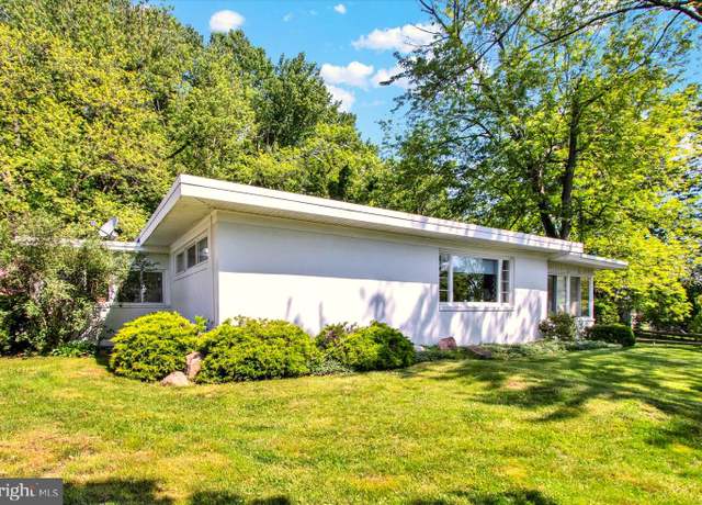 Property at 400 Hill Cir, Reading, PA 19607, 3 beds, 1 bath