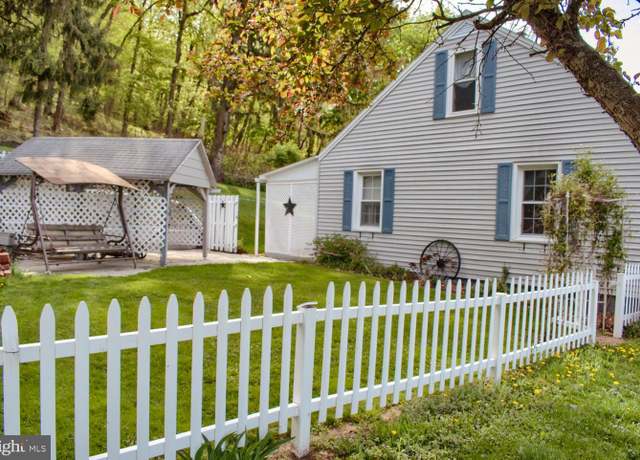 Property at 315 Gipple St, Bloomsburg, PA 17815, 2 beds, 1 bath
