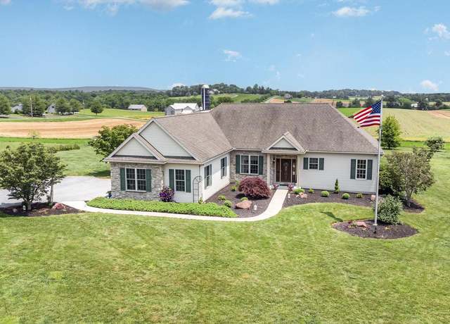Property at 41 Fence Row Ln, Manheim, PA 17545, 4 beds, 3.5 baths