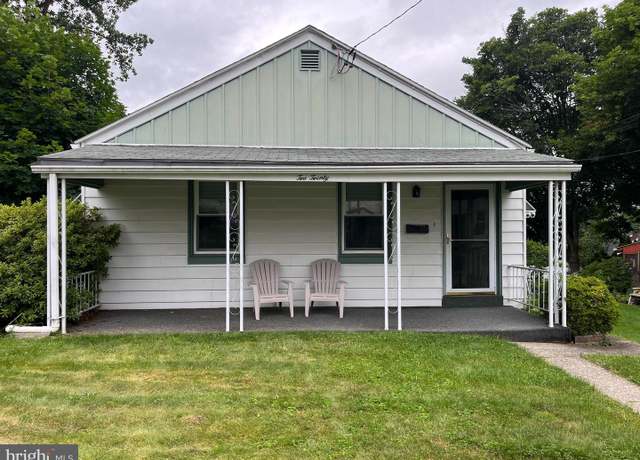 Property at 220 S 220 S 13th St, Emmaus, PA 18049, 2 beds, 1.5 baths