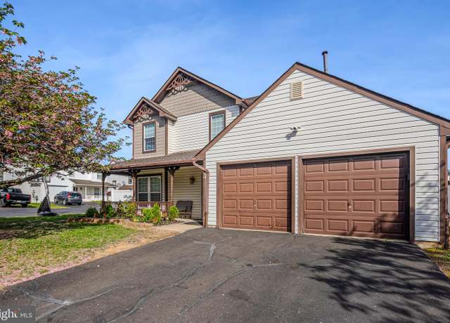 Property at 30 Country Lane Dr, Philadelphia, PA 19115, 5 beds, 3.5 baths