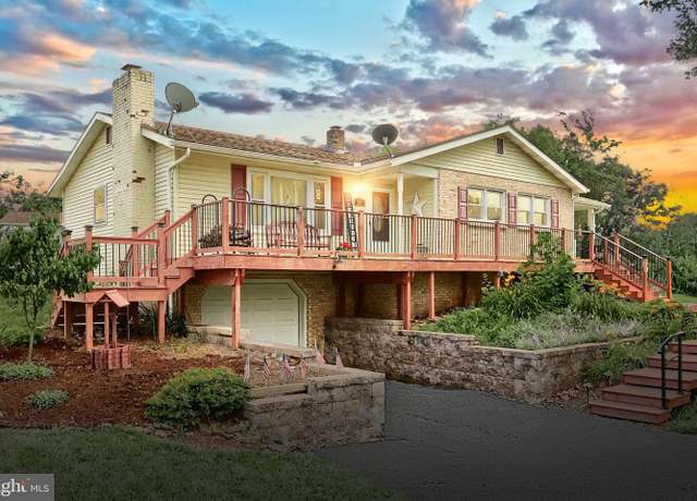 Property at 400 Fairway Dr, Etters, PA 17319, 3 beds, 1.5 baths