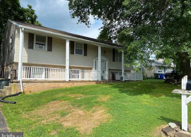 Property at 1809 Roxboro Rd, York, PA 17402, 4 beds, 2 baths