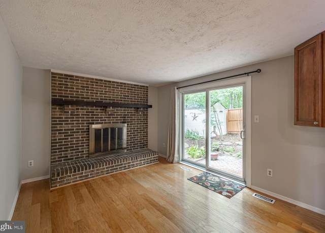 Property at 9416 Mirror Pond Dr, Fairfax, VA 22032, 4 beds, 2.5 baths