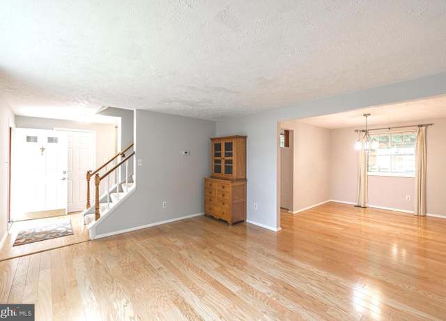 Property at 9416 Mirror Pond Dr, Fairfax, VA 22032, 4 beds, 2.5 baths