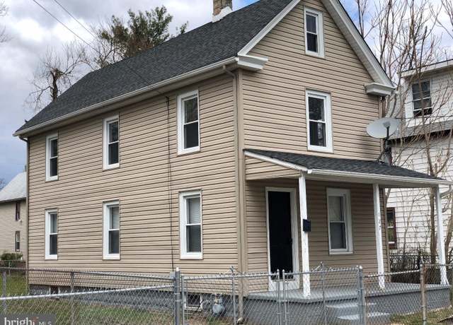 Property at 127 W Washington St, Paulsboro, NJ 08066, 3 beds, 1 bath