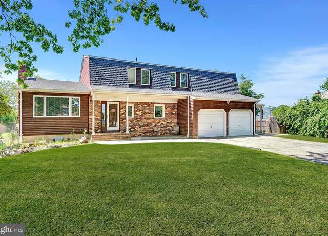 Property at 5 Dolphin Ln, Hamilton, NJ 08619, 5 beds, 3.5 baths