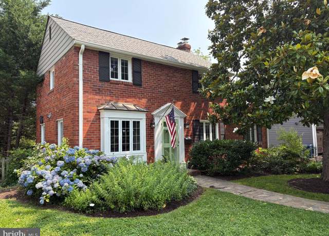 Property at 711 N Overlook Dr, Alexandria, VA 22305, 4 beds, 4 baths