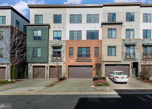 Property at 4912 Trail Vista Ln, Chantilly, VA 20151, 4 beds, 4 baths