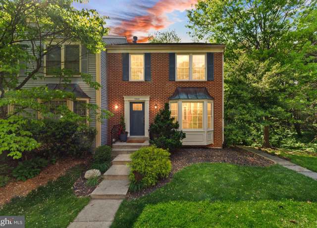 Property at 13949 Waterflow Pl, Centreville, VA 20121, 3 beds, 3.5 baths