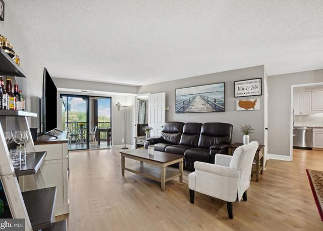Property at 5904 Mount Eagle Dr #1003, Alexandria, VA 22303, 2 beds, 1.5 baths
