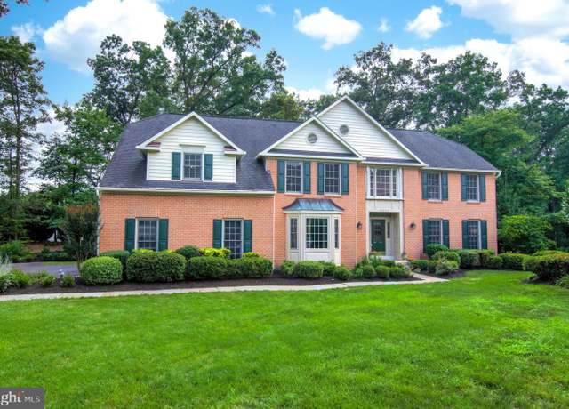 Property at 3270 Willow Glen Dr, Herndon, VA 20171, 6 beds, 4.5 baths