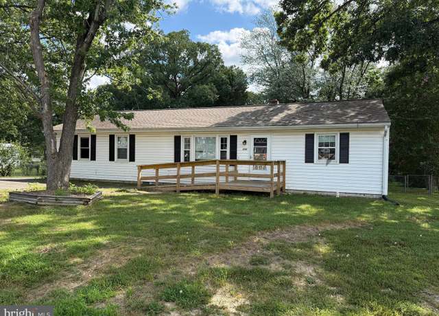 Property at 200 Pender St, Fredericksburg, VA 22408, 4 beds, 2 baths