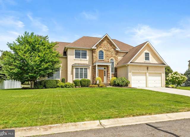 Property at 15 Heather Ct, Columbus, NJ 08022, 4 beds, 2.5 baths