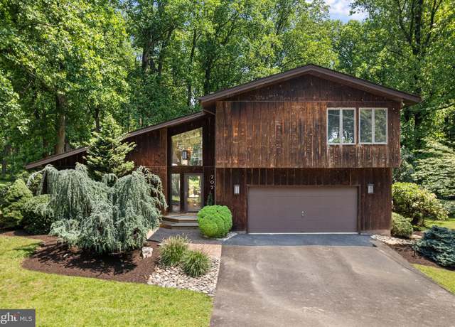 Property at 707 S Pine St, Langhorne, PA 19047, 3 beds, 2.5 baths