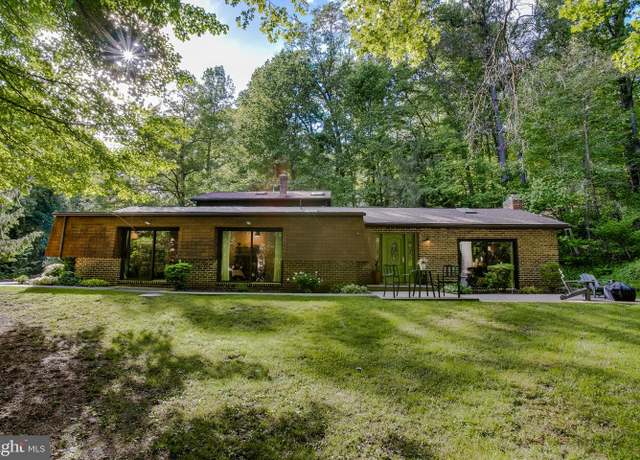Property at 376 Laurelwood Dr, Lebanon, PA 17042, 4 beds, 3 baths