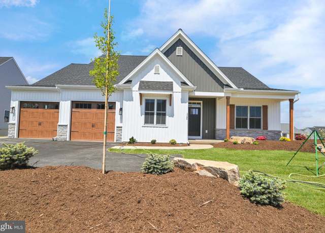 Property at 774 Oxford Dr #7, York, PA 17406, 3 beds, 3.5 baths