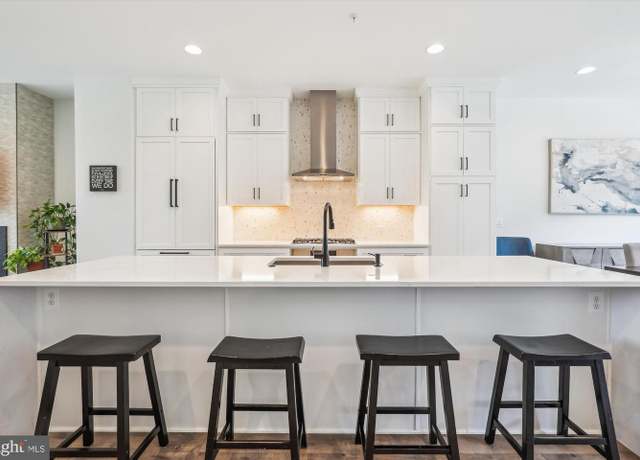 Property at 3538 Sutton Heights Cir, Fairfax, VA 22031, 3 beds, 4 baths