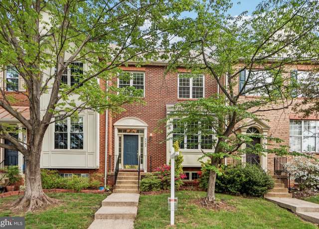 Property at 2403 Fieldcreek Dr, Herndon, VA 20171, 3 beds, 3.5 baths