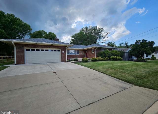Property at 127 Woodberry Rd NE, Leesburg, VA 20176, 3 beds, 2 baths