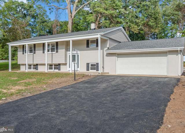 Property at 11207 Maplewood Dr, Dunkirk, MD 20754, 5 beds, 3 baths