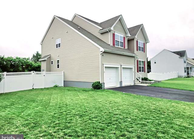 Property at 5 Moonlight Dr, Egg Harbor Township, NJ 08234, 5 beds, 4 baths