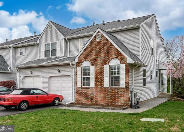 Property at 2 Crockett Ln, Ewing, NJ 08628, 2 beds, 2.5 baths
