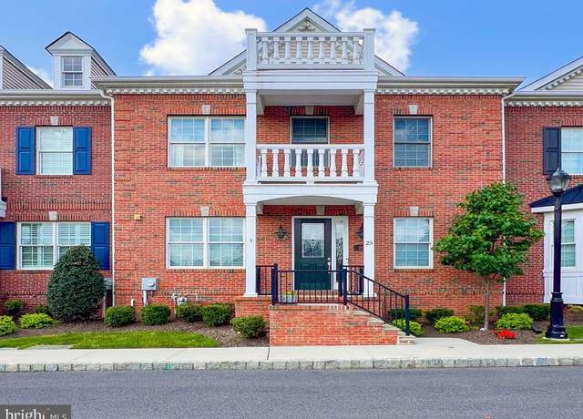 Property at 25 Creekview Ln, Yardley, PA 19067, 4 beds, 3.5 baths