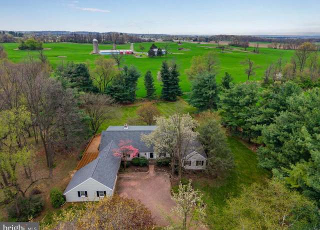 Property at 1570 Walker Rd, Chambersburg, PA 17201, 6 beds, 4.5 baths
