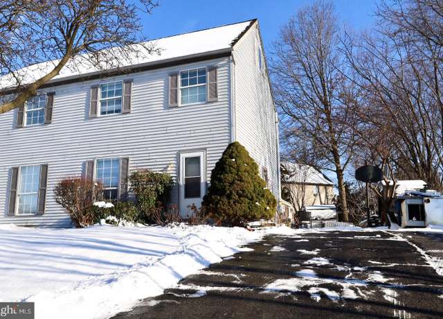 Property at 2291 Oak Hollow Dr, Columbia, PA 17512, 3 beds, 2 baths