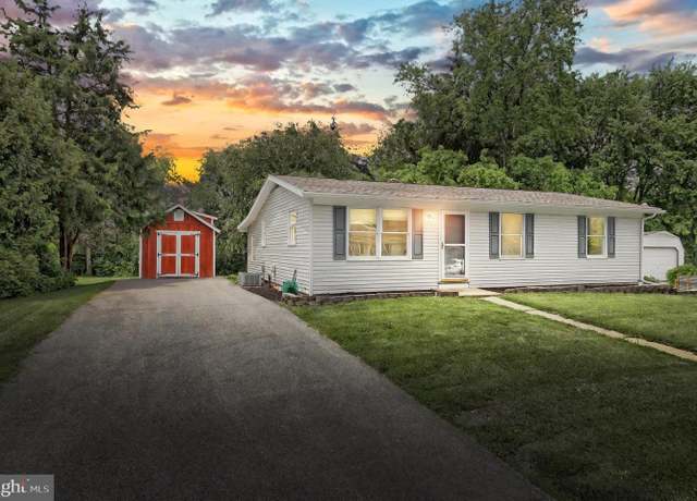 Property at 4948 Grant Dr, York, PA 17408, 3 beds, 1 bath