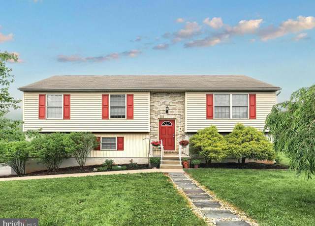 Property at 5 Stahle Ln, Dover, PA 17315, 4 beds, 2.5 baths