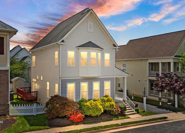 Property at 17435 Lethridge Cir, Round Hill, VA 20141, 5 beds, 4.5 baths