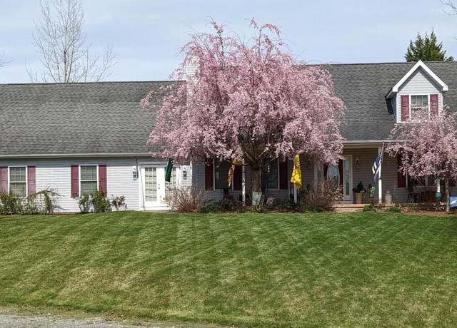 Property at 127 Knox Dr, Hedgesville, WV 25427, 3 beds, 2.5 baths
