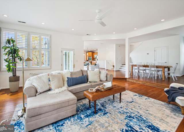 Property at 61 E Lake Dr, Annapolis, MD 21403, 3 beds, 3.5 baths