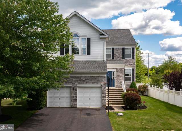 Property at 10 Jasper Dr, Columbus, NJ 08022, 4 beds, 2.5 baths