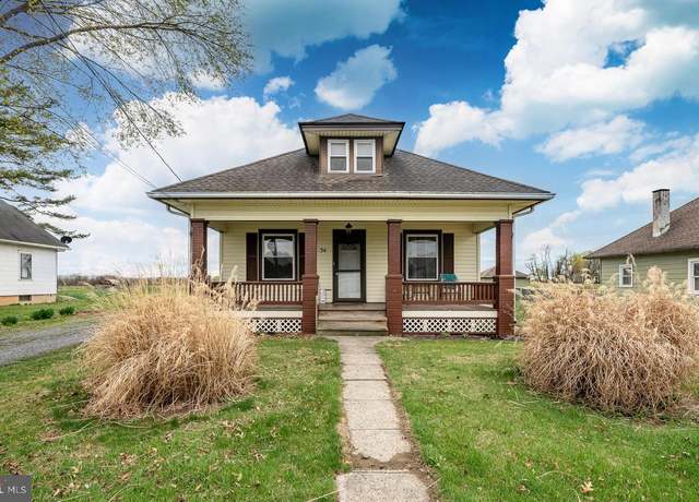 Property at 34 E Main St, Carlisle, PA 17015, 4 beds, 2 baths