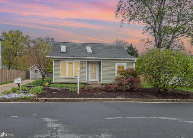 Property at 1616 S Oakland St, Arlington, VA 22204, 2 beds, 1 bath