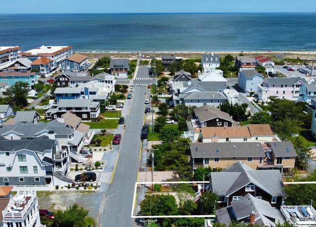Property at 118 Parkwood St, Bethany Beach, DE 19930, 5 beds, 2.5 baths