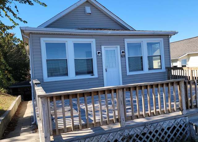 Property at 7625 B St, Chesapeake Beach, MD 20732, 7 beds, 3 baths