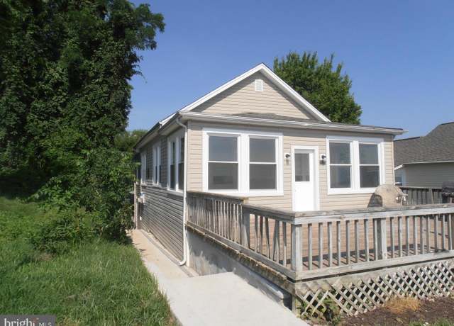 Property at 7625 B St, Chesapeake Beach, MD 20732, 8 beds, 3 baths