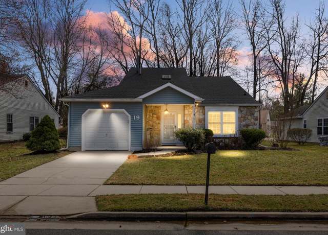 Property at 19 Kelly Dr, Deptford, NJ 08096, 3 beds, 2.5 baths