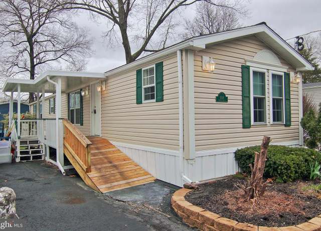 Property at 504 Maple Dr, Green Lane, PA 18054, 2 beds, 2 baths