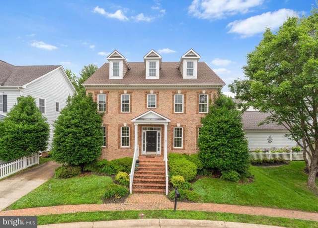 Property at 116 Desales Dr, Purcellville, VA 20132, 4 beds, 2.5 baths
