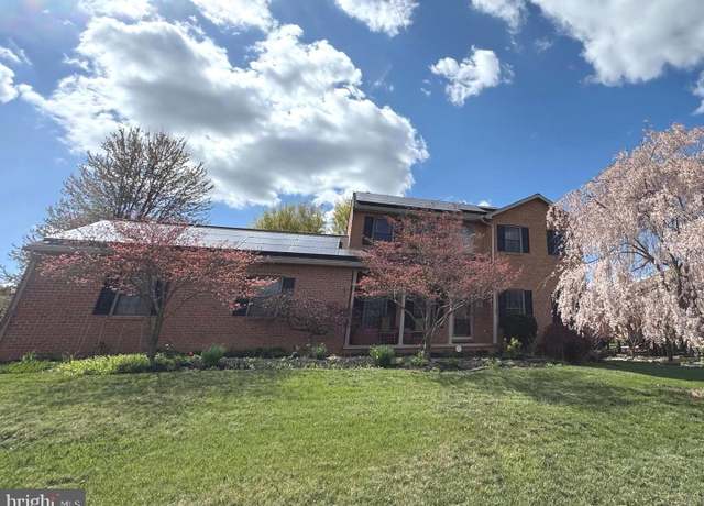 Property at 208 Montclair Ct, Hagerstown, MD 21742, 3 beds, 3.5 baths