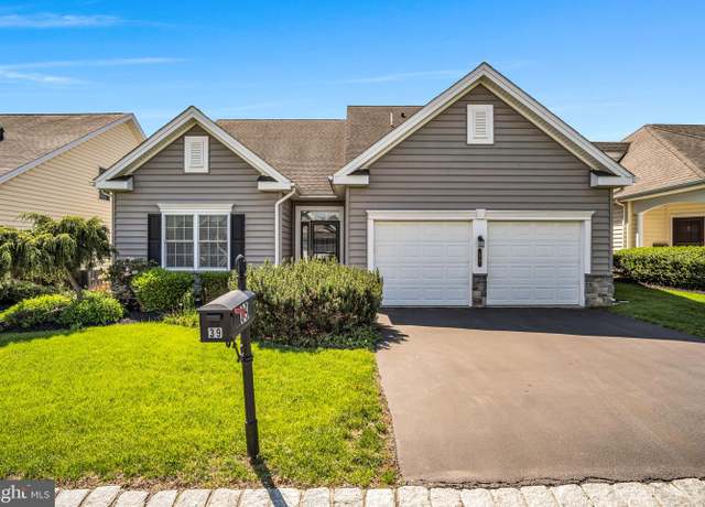 Property at 39 Presidents Dr, Mechanicsburg, PA 17050, 3 beds, 3 baths