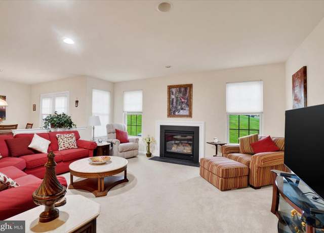 Property at 4 Hardy Ct, Lancaster, PA 17602, 2 beds, 2 baths
