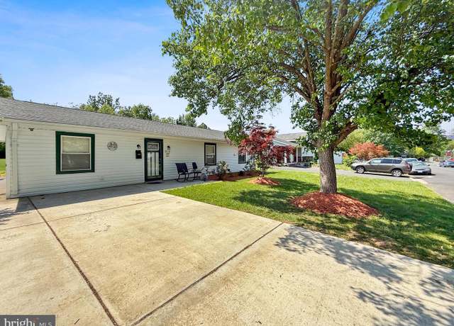 Property at 814 S Filbert Ct, Sterling, VA 20164, 3 beds, 2 baths